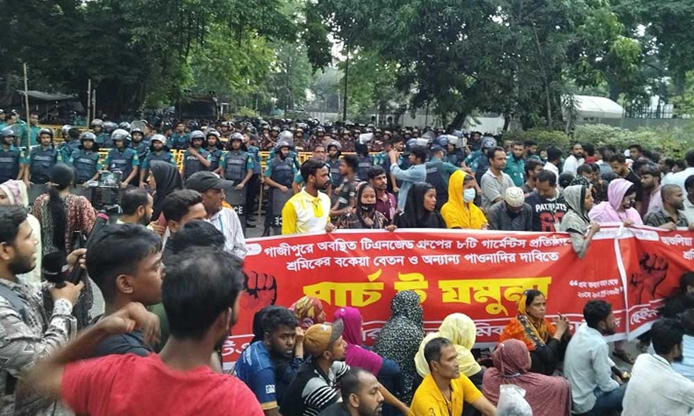 Garment workers block Kakrail demanding unpaid wages