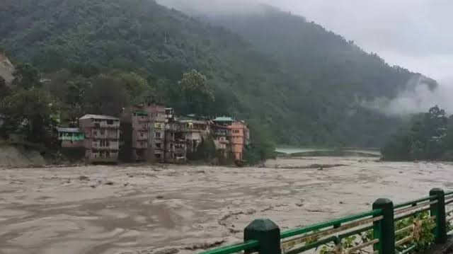 India warns of flood risk as Teesta water level rises