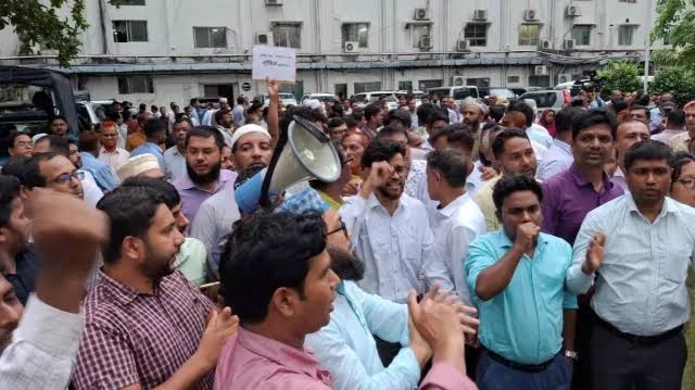 Govt employees continue protests, disrupting activities at Secretariat