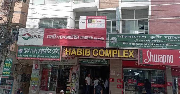 আইএফআইসি ব্যাংকের এক শাখার সব কর্মকর্তা-কর্মচারী অজ্ঞান, হাসপাতালে ভর্তি