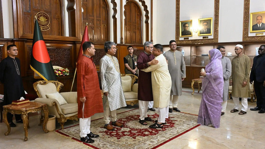 Army Chief pays Eid courtesy call on President