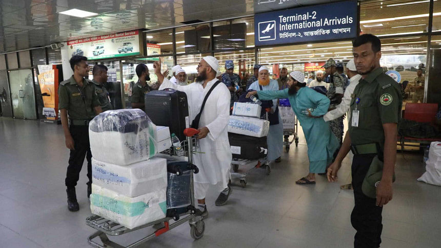 First Hajj return flight lands with 369 pilgrims