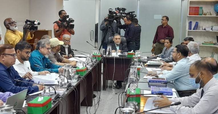 EC approves draft code banning posters in election campaigns