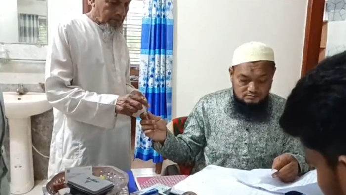 রাজবাড়ী কৃষি বিপণন অধিদপ্তর কার্যালয়ে অনিয়ম ও দুর্নীতির সংবাদ প্রকাশ করায় সাংবাদিকের বিরুদ্ধে মানববন্ধন ও স্মারকলিপি পেশ