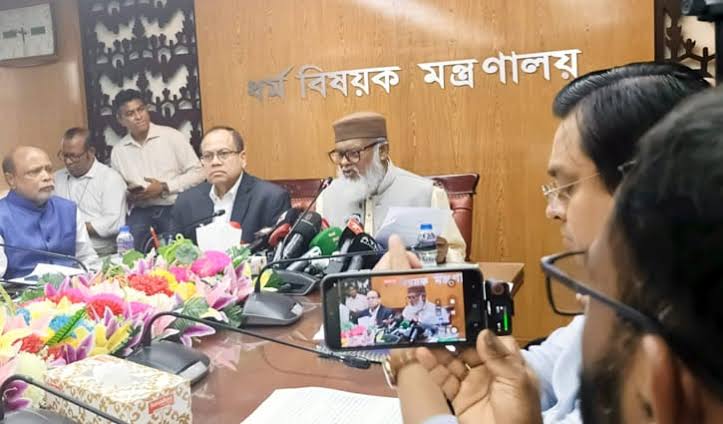৮ কোটি টাকা ফেরত পাবেন ৪৯৭৮ সরকারি হাজি : ধর্ম উপদেষ্টা