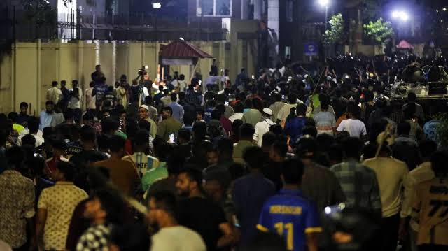 90 students injured in clash with law enforcers at Secretariat