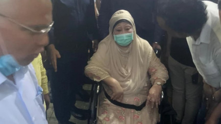 Khaleda Zia taken to Evercare Hospital at midnight