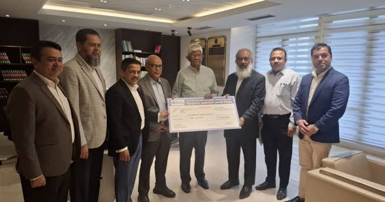 IDCOL hands over 50C dividend to govt