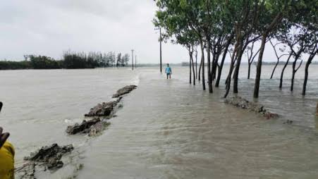 Coastal areas in Chandpur flooded as Meghna swells