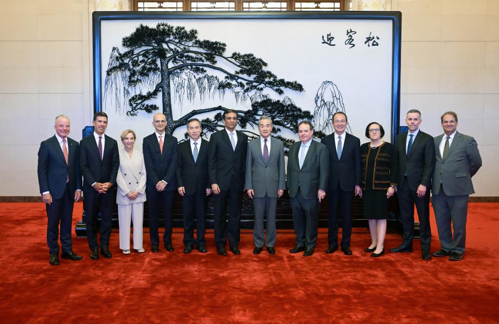 China FM urges U.S. to respect core interests, avoid conflicts