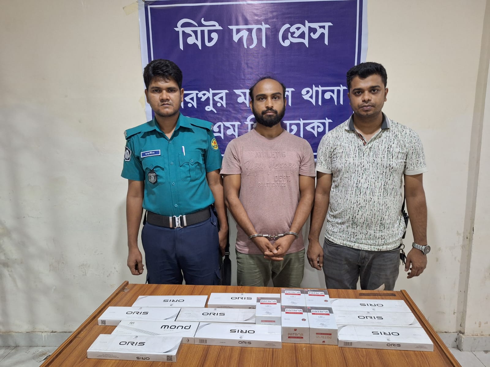 মিরপুরে ১ চোরাকারবারী গ্রেফতার