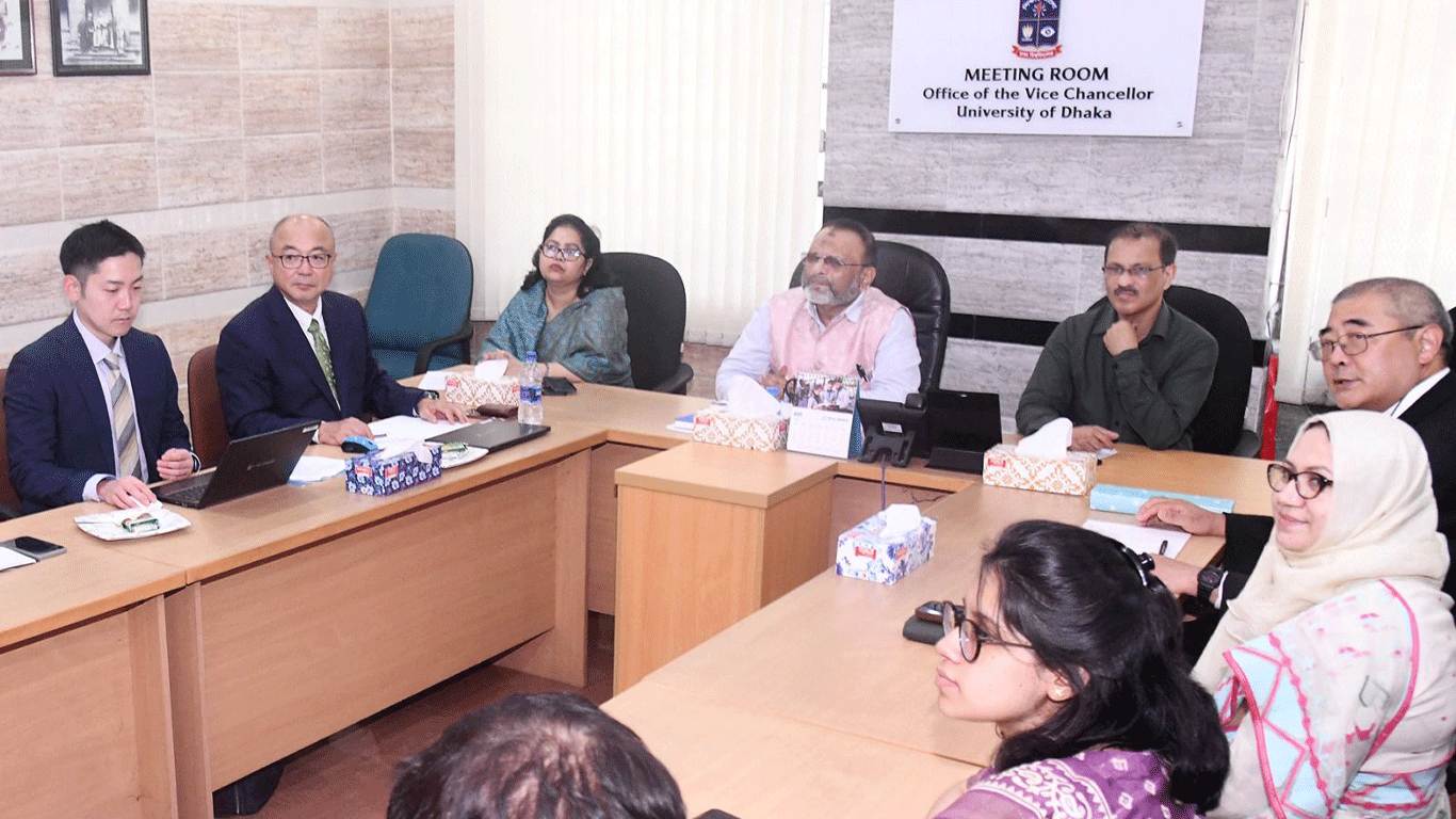 JICA delegation meets DU VC to discuss flood forecast project