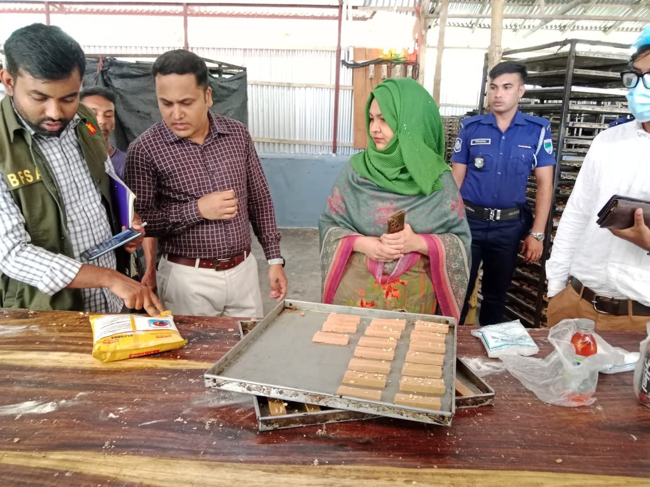 হিরা বেকারিকে ৪০ হাজার টাকা জরিমানা করেছেন ভোক্তা অধিকার অধিদপ্তর