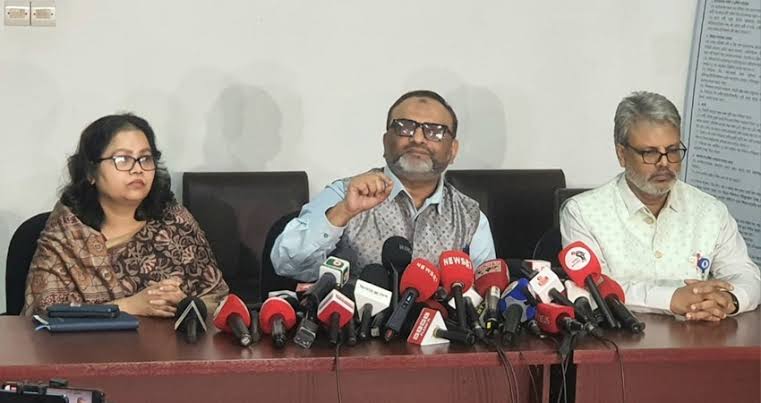 DU VC urges student to vote without fear