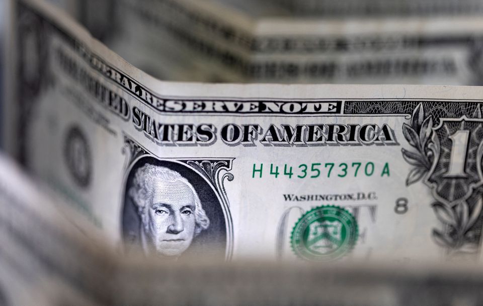 BB buys $353m through dollar auction from 26 banks