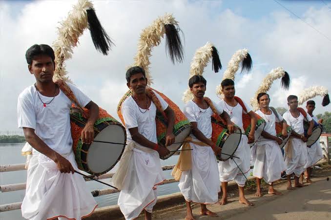 চেতনার ছন্দে, অবহেলার ছায়ায় ঢাকিরা