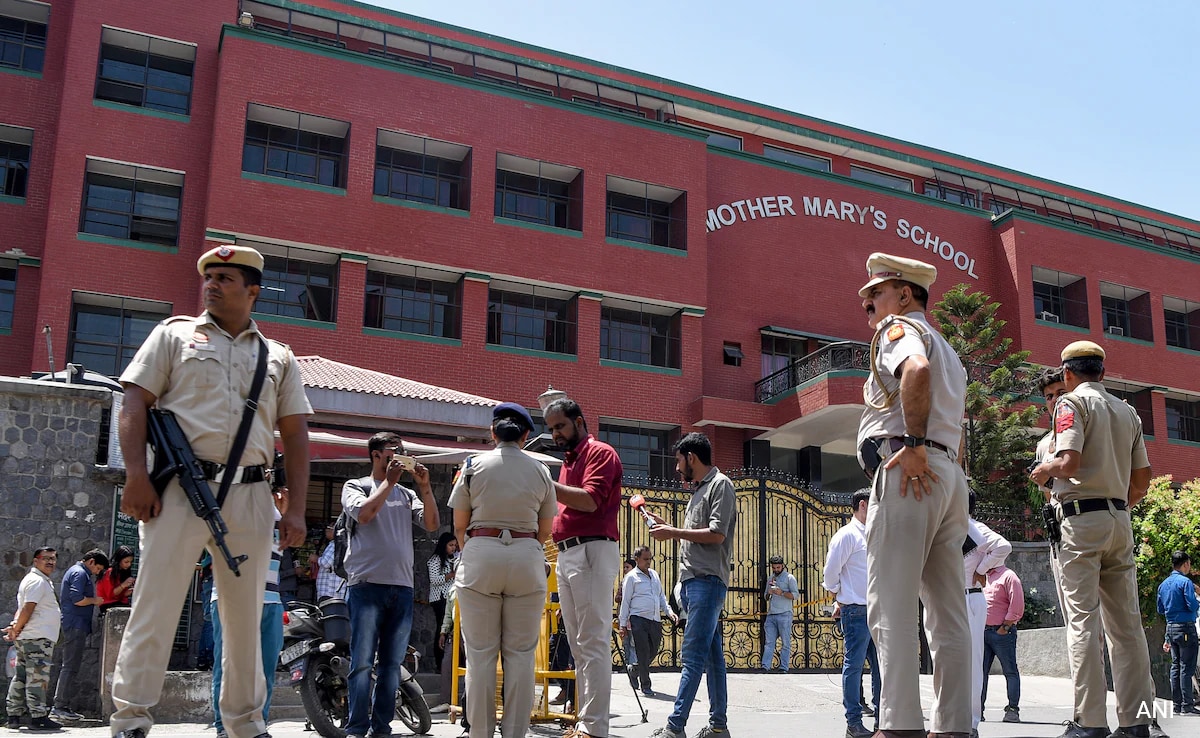 Over 300 Delhi schools get hoax bomb threat