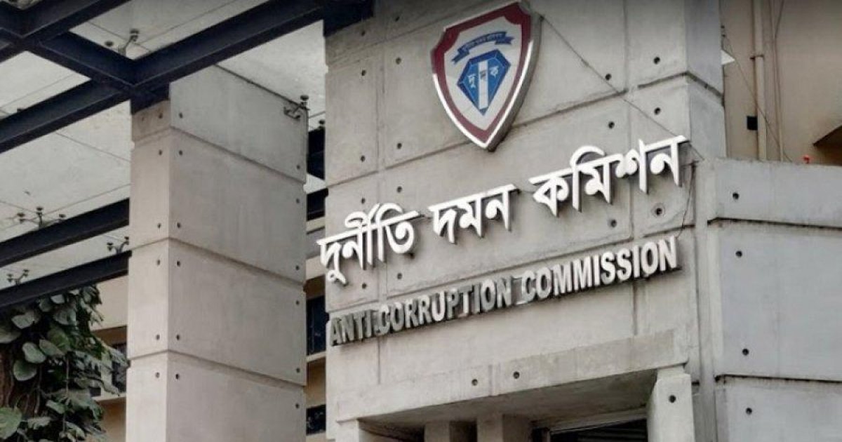 তিন জেলায় দুদকের হানা
