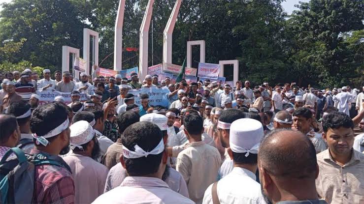 MPO-listed teachers begin hunger strike at Shaheed Minar