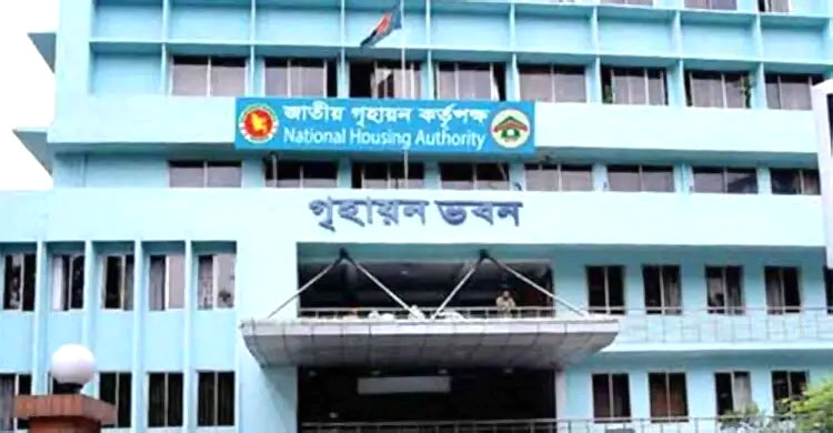 ১০ (দশ) লাখ টাকা ঘুষের বিনিময়ে গৃহায়নের ফ্ল্যাট জালিয়াতি
