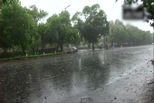 Light rain likely in Dhaka today, heat to ease slightly