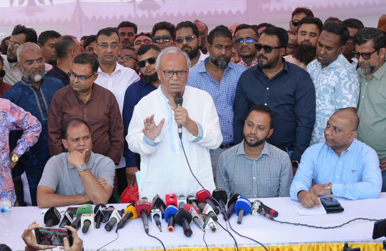 প্রবীণ আব্দুল গণি জমাদ্দার দম্পতির পাশে দাঁড়ালেন তারেক রহমান