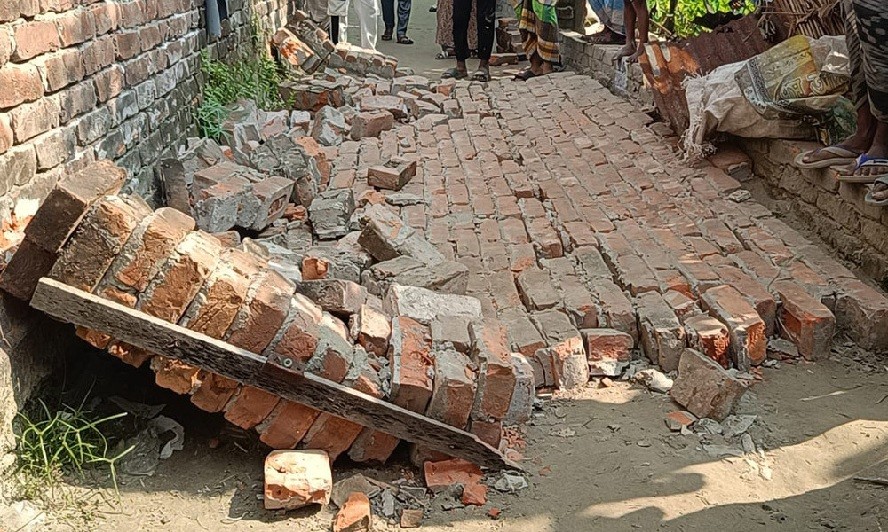 নারায়ণগঞ্জে দেয়াল ধসে শিশুর মৃত্যু