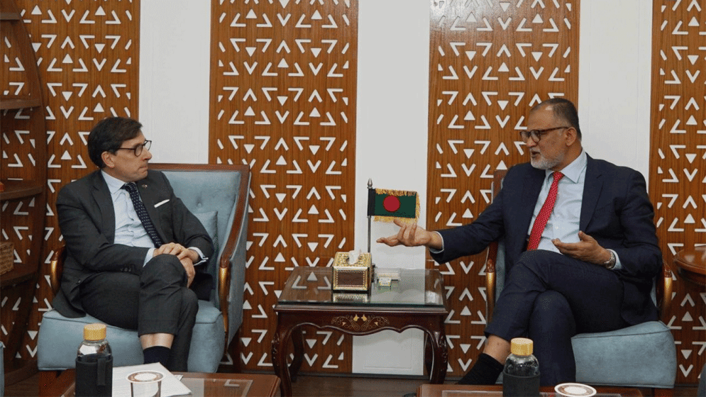 French envoy discusses investment expansion with commerce adviser