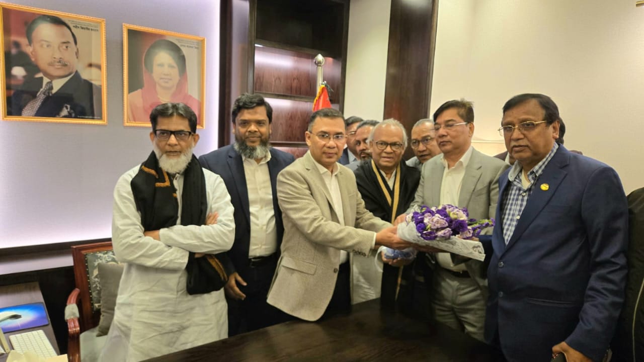 ১৭ বছর পর নয়াপল্টনে দীর্ঘ সময় অফিস করলেন তারেক রহমান