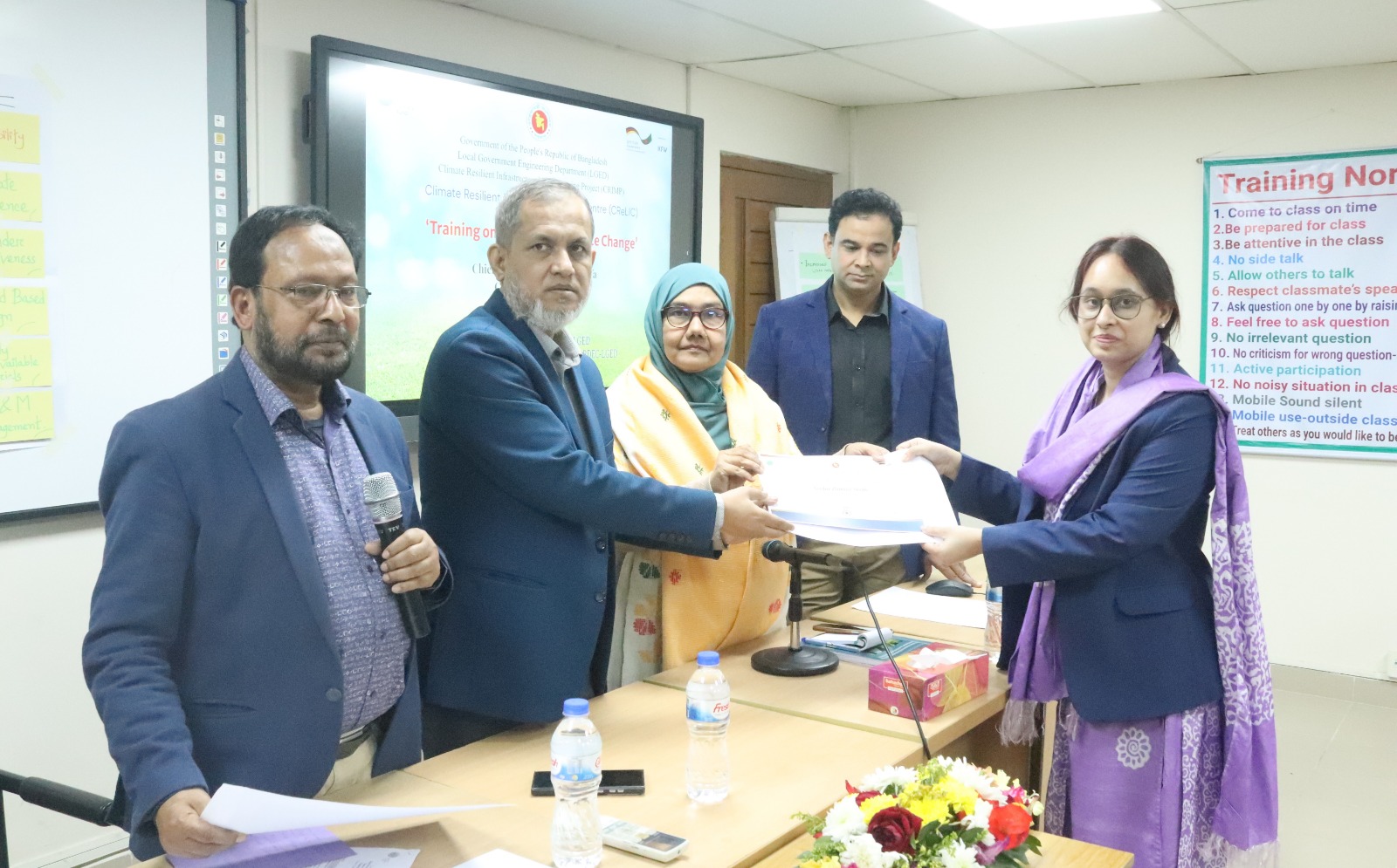 ৩-দিনব্যাপী জেন্ডার এন্ড ক্লাইমেট চেইঞ্জ বিষয়ক প্রশিক্ষণ অনুষ্ঠিত