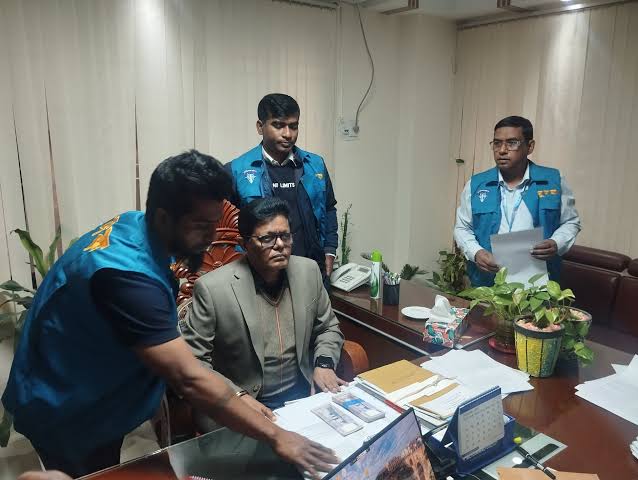 যশোরে ঘুষের টাকাসহ শিক্ষা অফিসার আটক