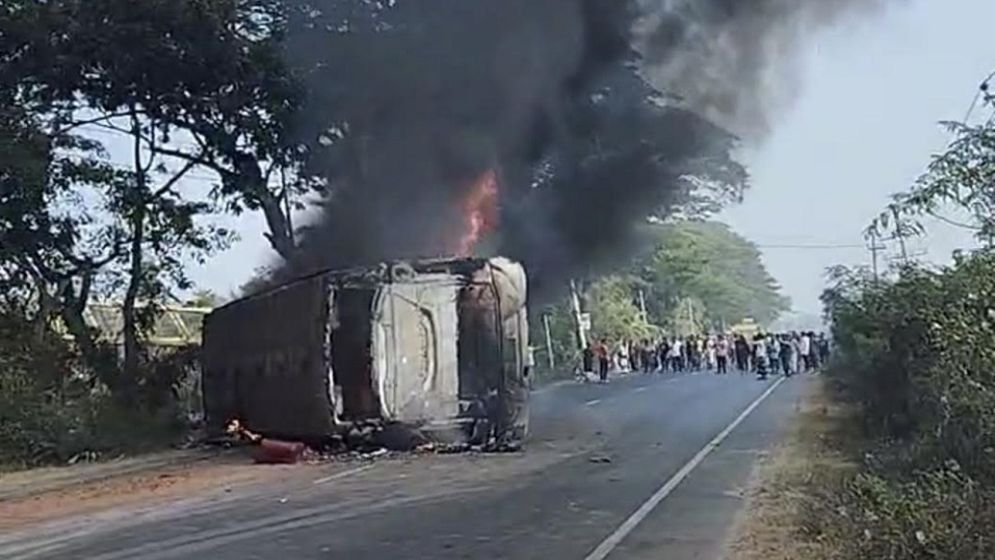 4 killed as moving bus catches fire in Cumilla