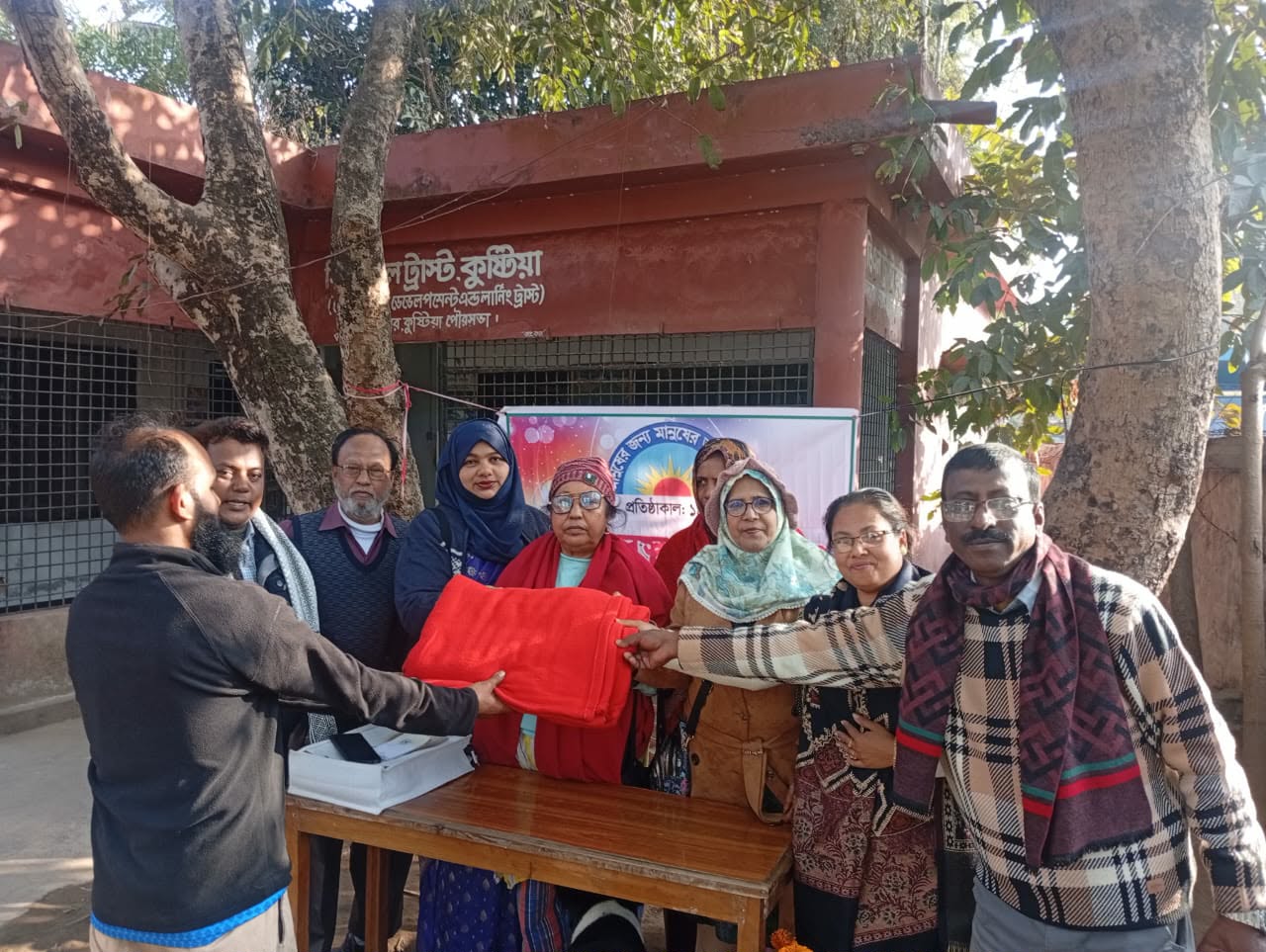 শীতার্ত মানুষের পাশে গড়াই নন্দিনী সাহিত্য ও পাঠচক্র