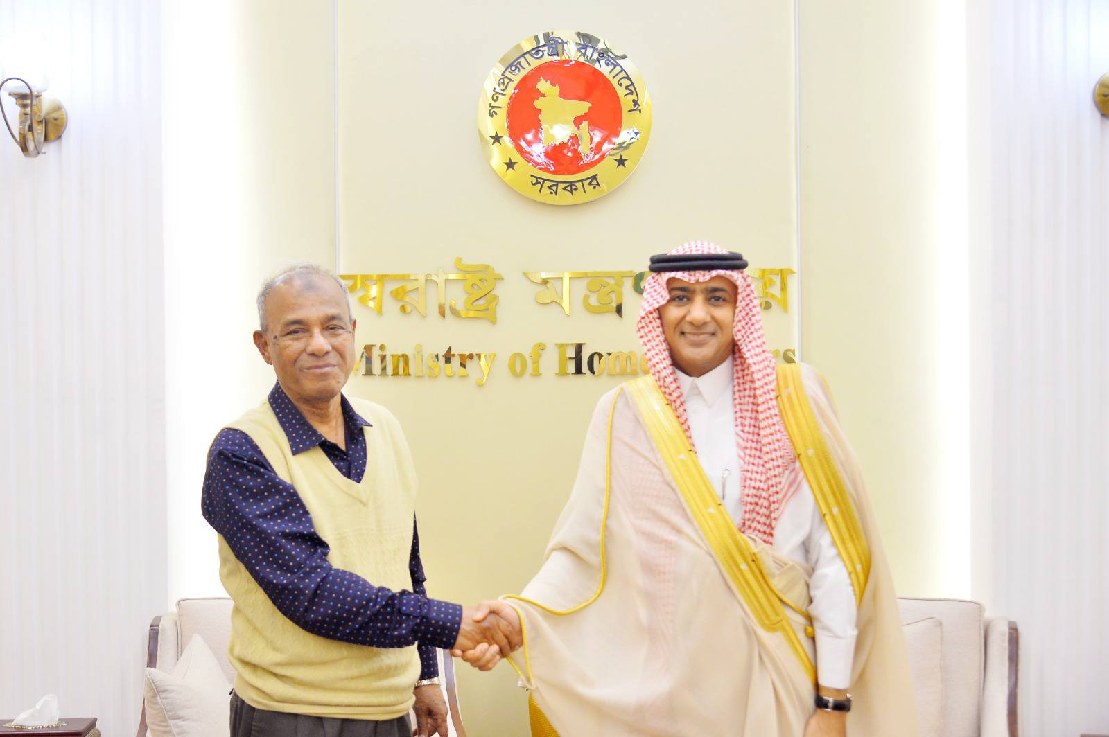 Saudi envoy calls for stronger bilateral ties during meeting with home adviser