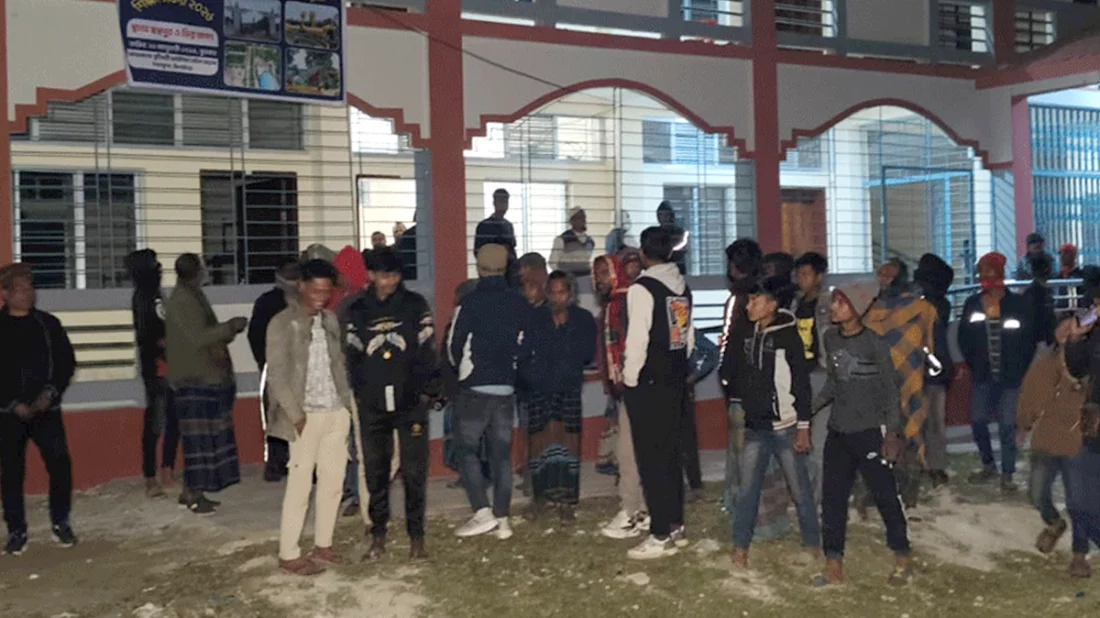 রাতের অন্ধকারে মাদ্রাসায় নিয়োগ পরীক্ষার আয়োজন