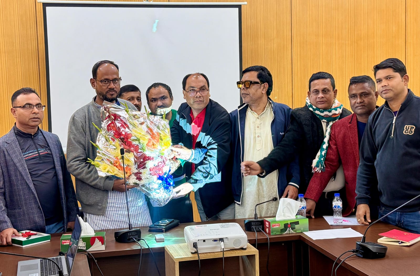 ৯৩ ব্যাচের সদস্যদের সাথে টুকুর মতবিনিময়