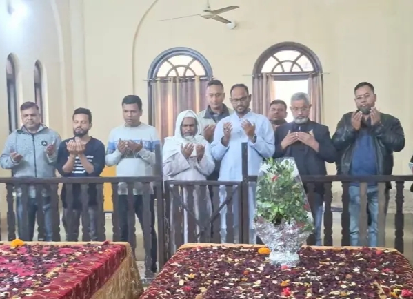 ভাসানীর মাজার জিয়ারত করে নির্বাচনী প্রচারণা শুরু করলেন টুকু
