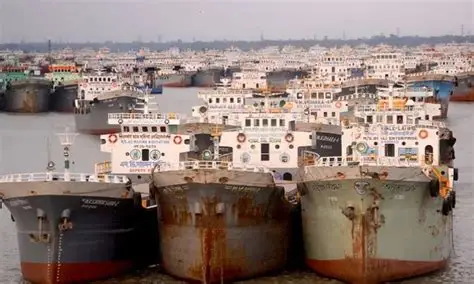 '600 'warehouses' floating in the sea by six Importers