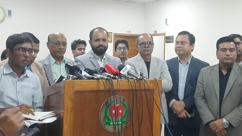 কার্ড জটিলতা নিরসনে ইসিকে সাংবাদিকদের আলটিমেটাম