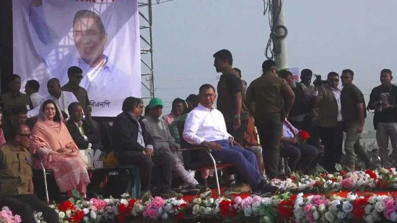 সিরাজগঞ্জে বিএনপির জনসভায় মানুষের ঢল, মঞ্চে তারেক রহমান