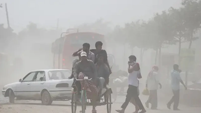 দূষণের শীর্ষে ঢাকা, বাতাস ‘খুবই অস্বাস্থ্যকর’
