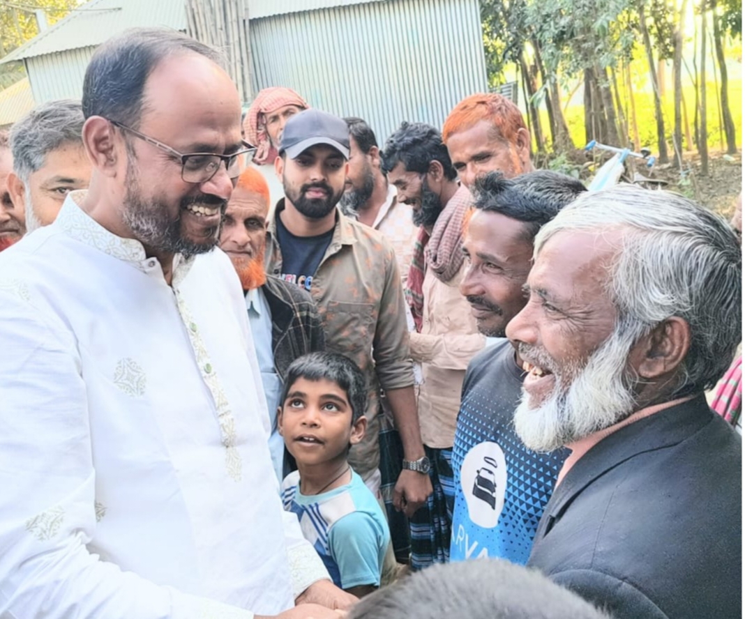 টুকুকে ঘিরে ভোটারদের আনন্দ