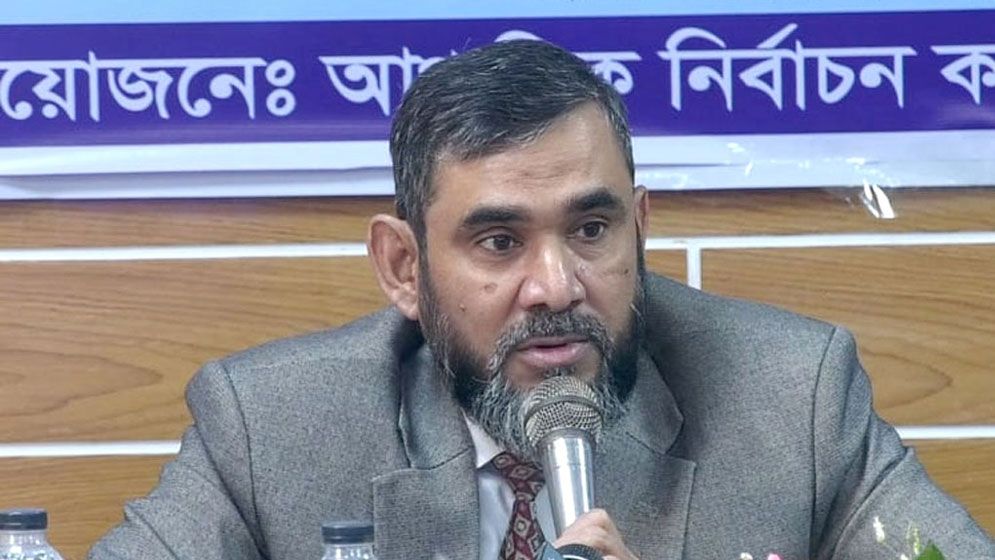   ভোটকেন্দ্রে সাংবাদিক ও পর্যবেক্ষকদের মোবাইল নিতে বাধা নেই :ইসি সানাউল্লাহ 