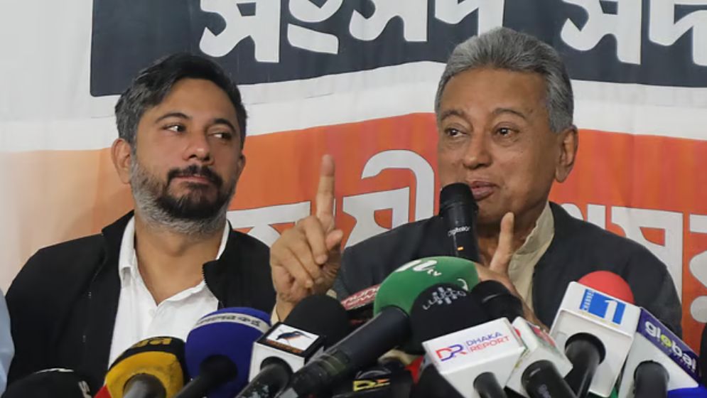 তারা ব্যালট ছাপাচ্ছে, বোরকা বানাচ্ছে: আমির খসরু