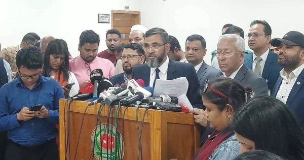 Journos, observers can carry mobile phones at polling centres: EC Sanaullah