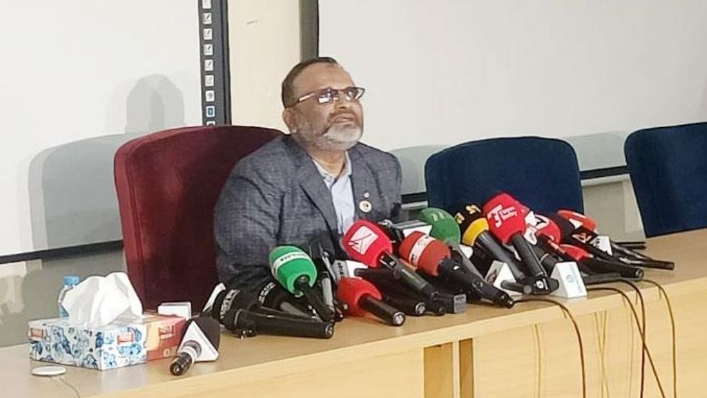 DU VC announces decision to step down
