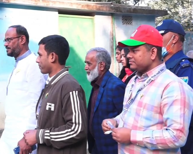 টাঙ্গাইলে শান্তিপূর্ণ ও উৎসবমুখর পরিবেশে চলছে ভোটগ্রহণ