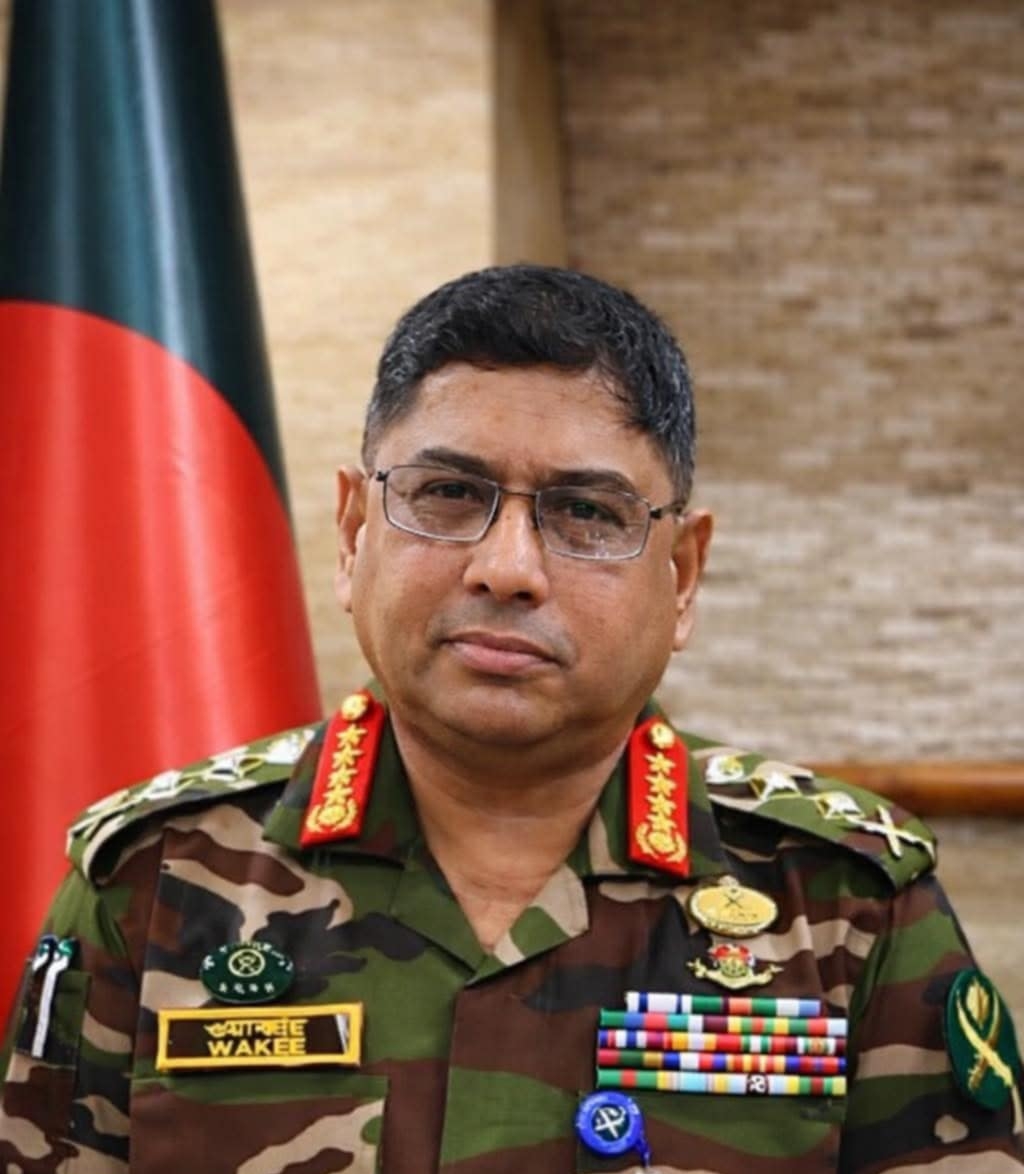 গণতন্ত্রের পথে ধৈর্যের প্রহরা
