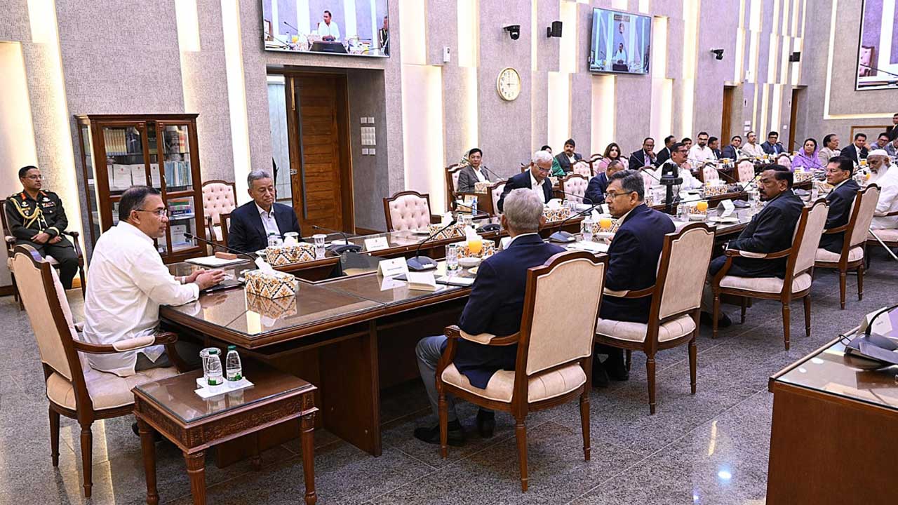 প্রধানমন্ত্রী তারেক রহমানের নেতৃত্বে মন্ত্রিসভার প্রথম বৈঠক অনুষ্ঠিত