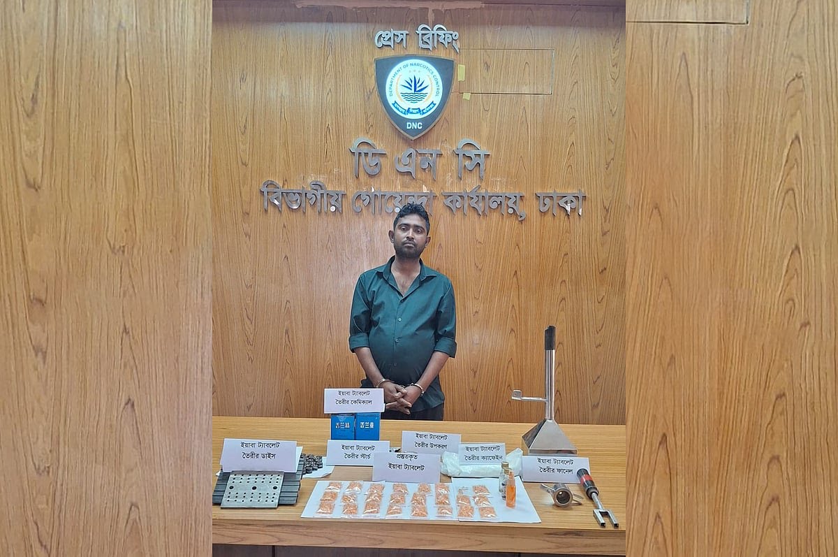 গাজীপুরে বাসার ভিতর ইয়াবার কারখানা